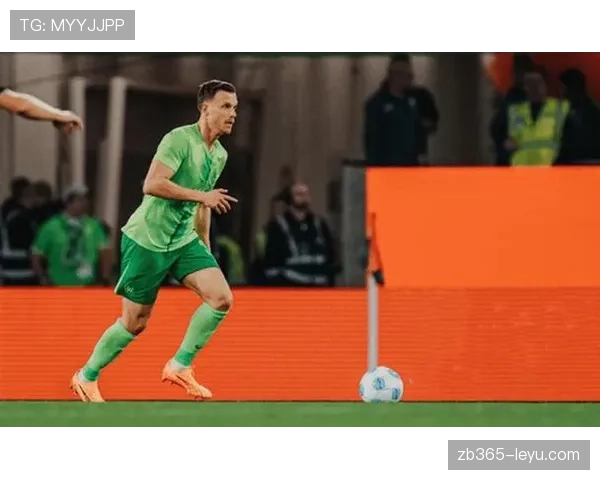 阿什拉夫荣膺法甲赛季最佳球员，状态回暖尽显卓越风采与非凡实力