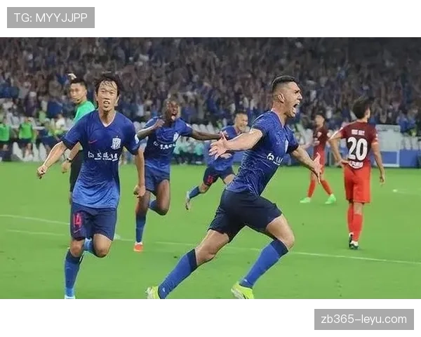 上海申花德比战火再燃,球迷热情高涨助推赛季高潮 上海申花德比战火再燃,球迷热情高涨助推赛季高潮