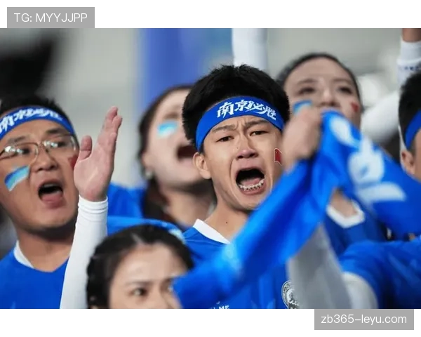 中国队球迷文化彰显激情与团结，为球队奋勇前行注入强大动力